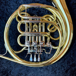 S.E. Shires Q21 - F/Bb Double French Horn - Yellow Brass - Detachable Bell - Lacquered Finish - Houghton Horns